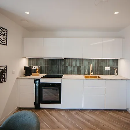 & Sunsets Apartment